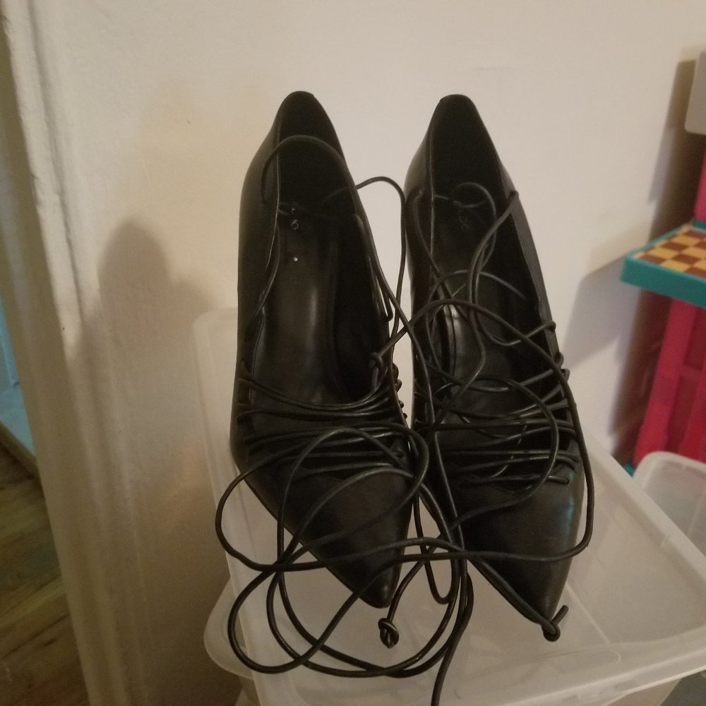 Tie-up  Heels